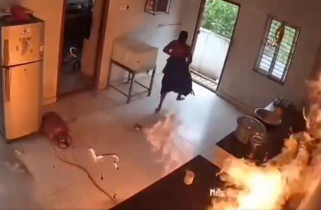 爆炸瞬间成火海！夫妇修煤气泄漏引爆炸 