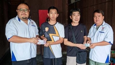父逝长子停学打工引关注 各界善款纷至沓来