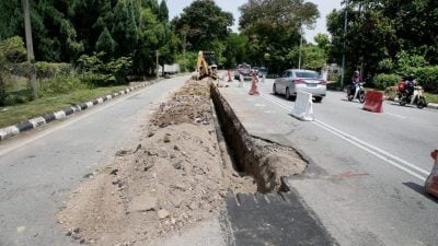 牛奶厂路换水管工程 局部封路2周 留2车道通车