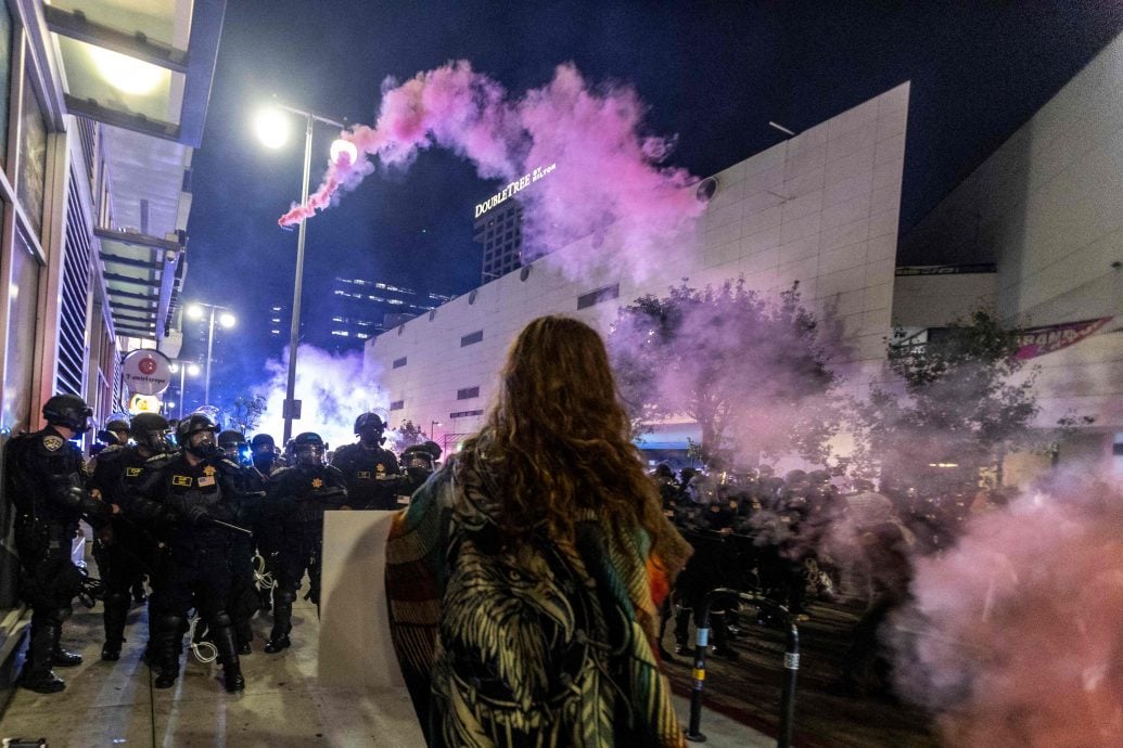 特朗普赞同逮捕  加州州长 : 放马过来