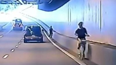 没戴盔骑脚车还在隧道逆向行驶  2少年被网骂翻