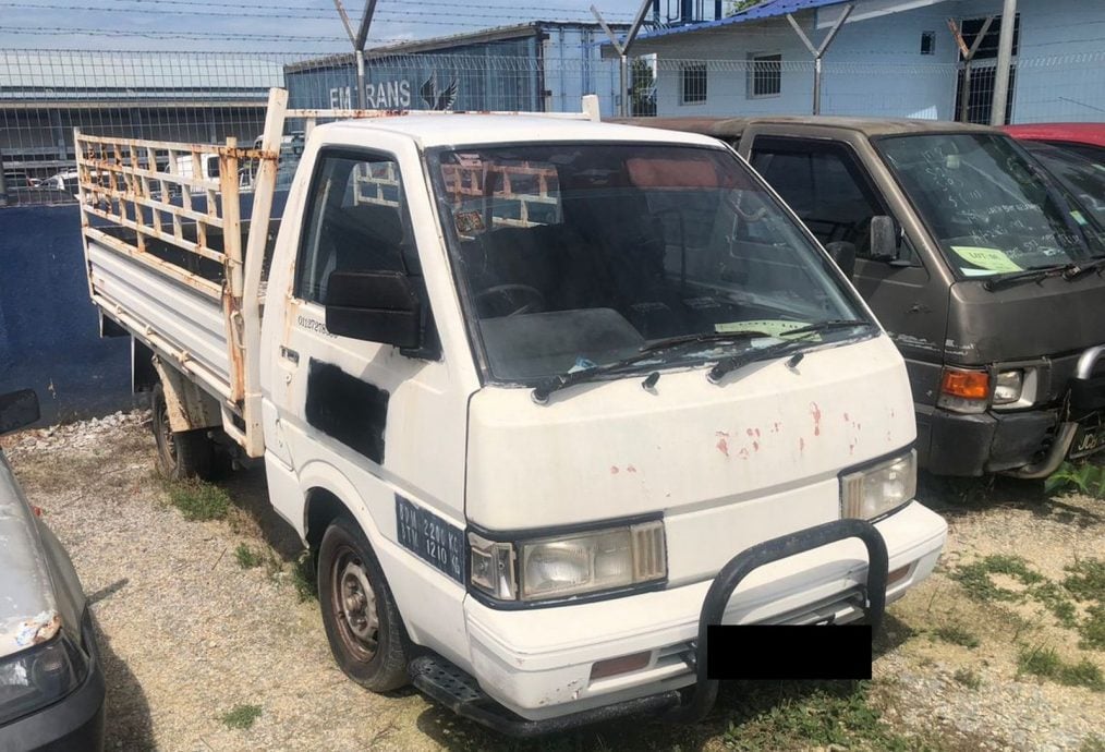 甲陆路交通局拍卖50辆交通