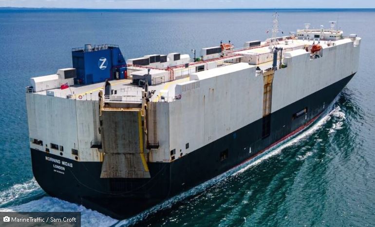 电动车惹祸?中国出发 运载3千辆车货轮起火 弃置太平洋