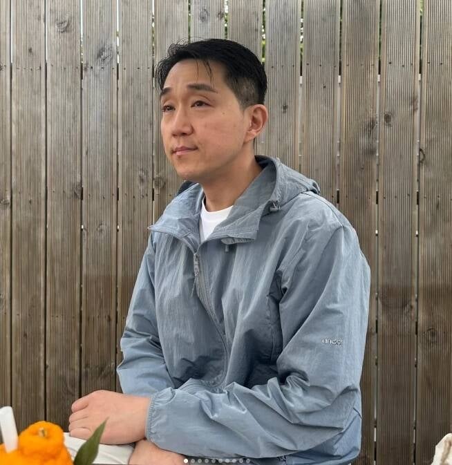 病愈复出脸颊消瘦照曝光　崔盛元自嘲“修图效果”