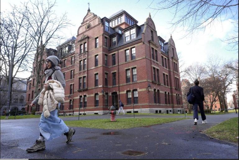 看世界)哈佛与多伦多大学为国际学生制定应急方案