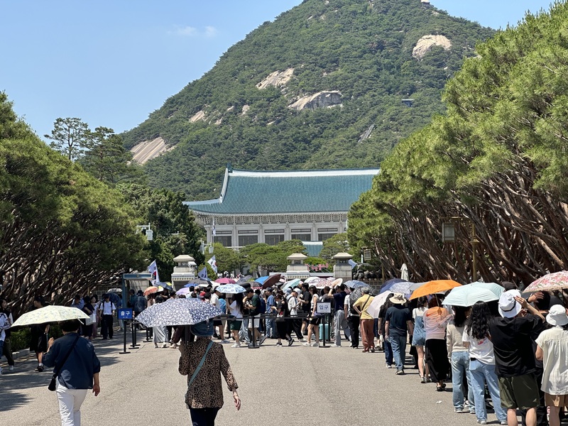 看世界/总统府将迁回青瓦台 韩民众趁最后机会抢参观