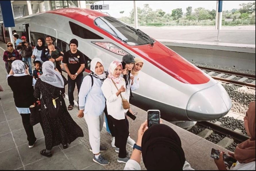 看世界/雅万高铁累计发送旅客超1000万人次