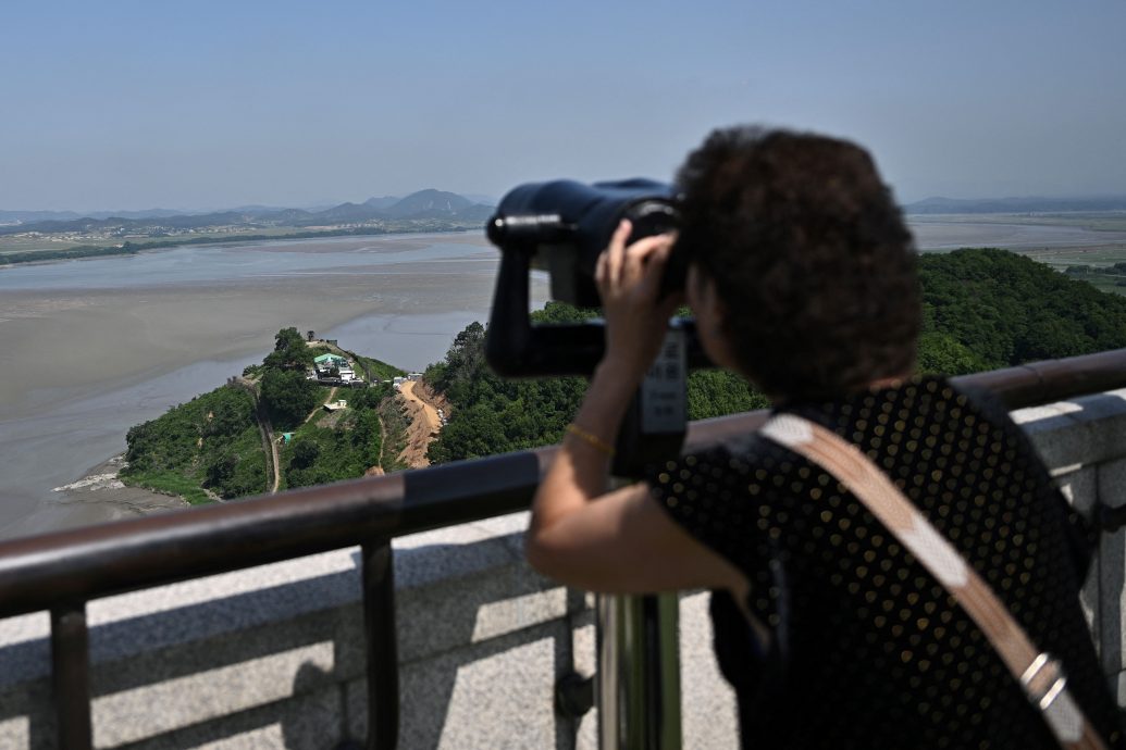 看世界)韩军方：4名朝鲜人乘船越海上界限 却盼“返北”