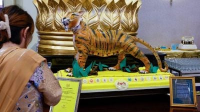 “石頭族”“馬來亞虎”祝壽 元首華誕蛋糕具巧思