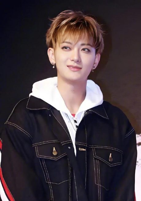 砸逾亿卖卫生棉被控有黑点 黄子韬：问心无愧欢迎监督