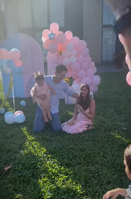 祖雄揭晓二宝性别 佳娜惊喜哭倒在地