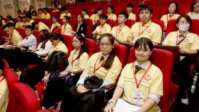 福联青全中辩掀开序幕 18支队伍施展辩才