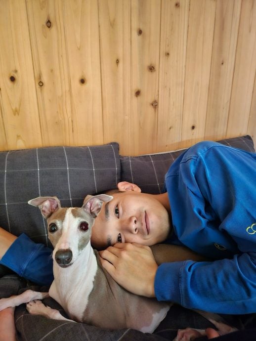 穿军服拍甜蜜夫妻四格照 孔晓振老公晒退伍后日常