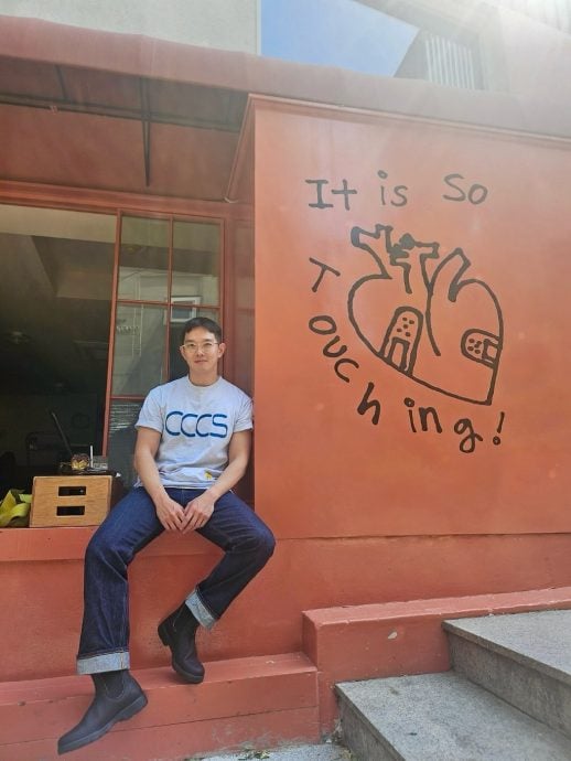 穿军服拍甜蜜夫妻四格照 孔晓振老公晒退伍后日常