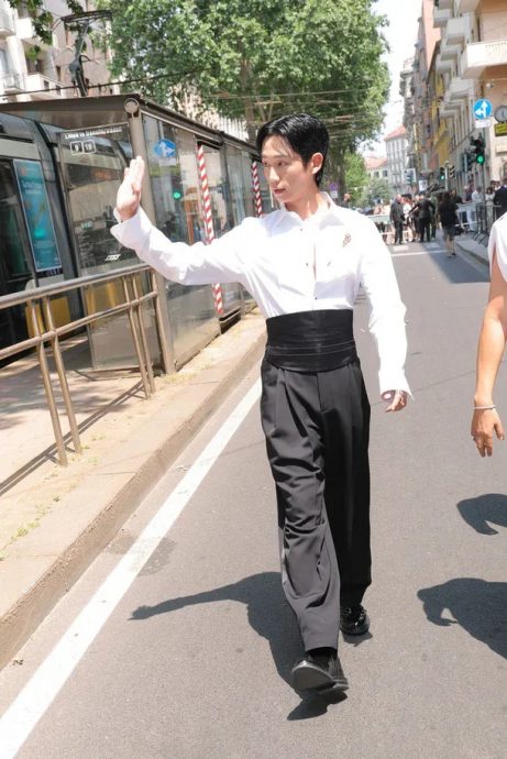 穿超高腰裤秒变五五身 丁海寅被亏“时尚灾难”