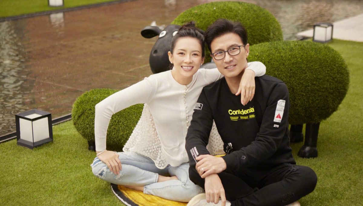 章子怡9岁爱女首曝光 高颜值基因引热议