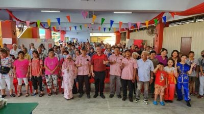 粽香续飘香 沉香州议员服务中心派粽和午餐给民众