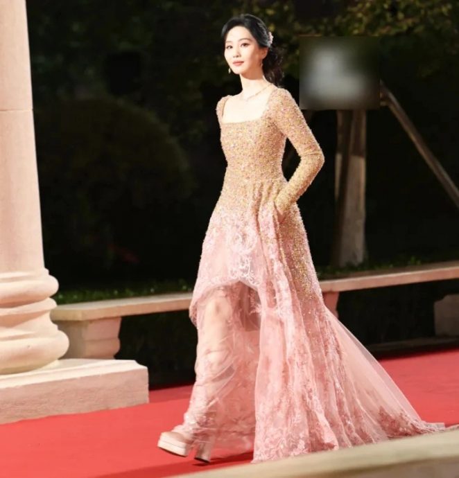 红毯直播关了才登场 宋茜疑迟到挤掉刘诗诗压轴