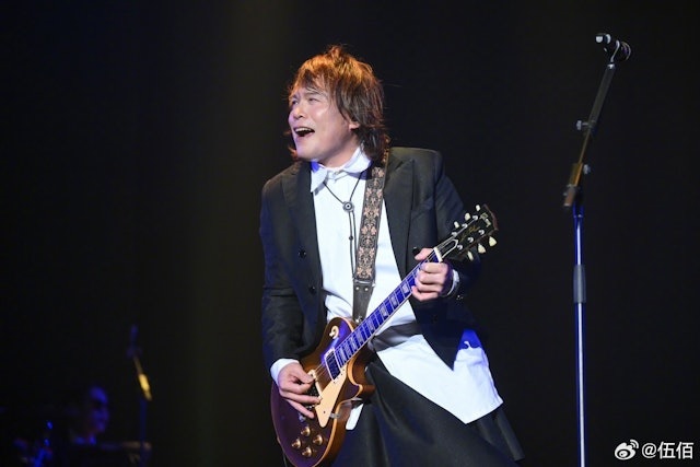 给提示路人还叫错 吴克群变伍佰糗大了