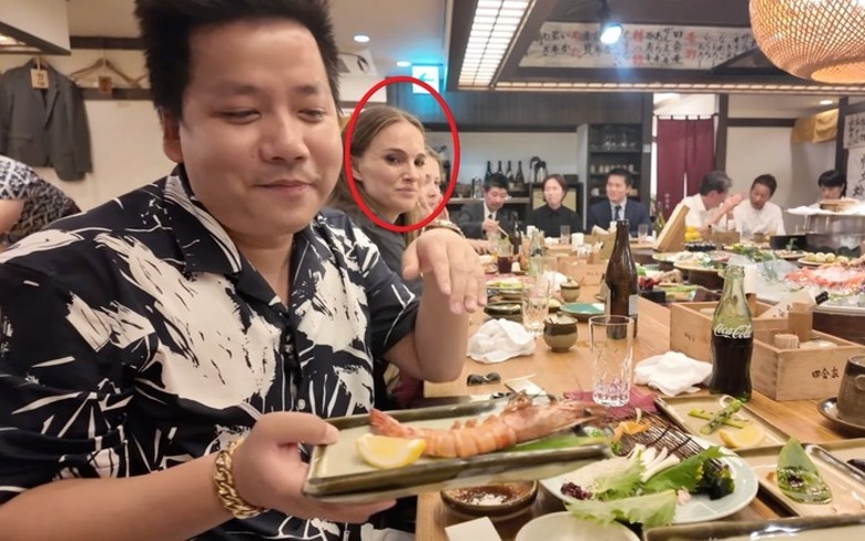 网红不知巨星同桌用餐 后知后觉“难怪一直有人求合照”