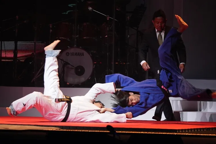 罗时丰儿遭判刑后首露面 萧煌奇爆世壮夺金“黑幕”	