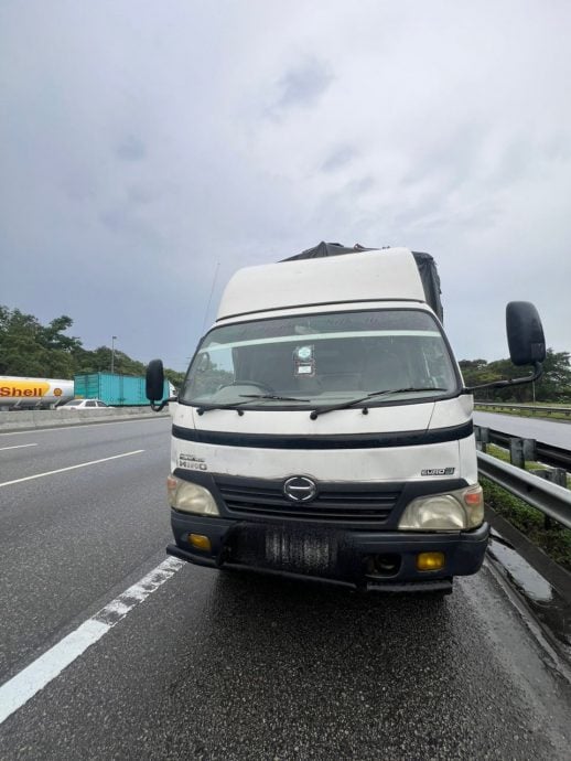 罗里撞休旅车图逃走报警后揭罗里竟然没投保