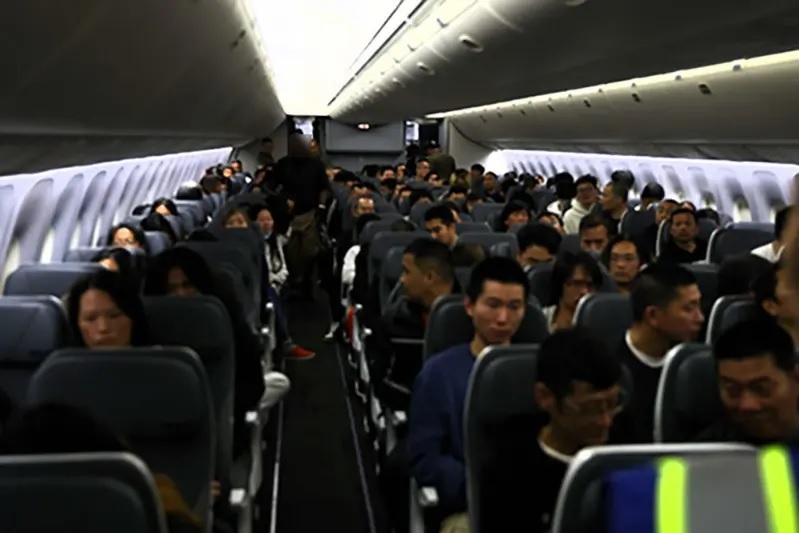 美包机遣返122中国人 涉强奸谋杀贩毒等重罪