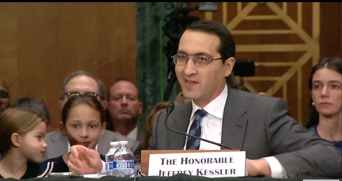 美商务部：出口管制限缩华为2025年 AI晶片产量至20万颗