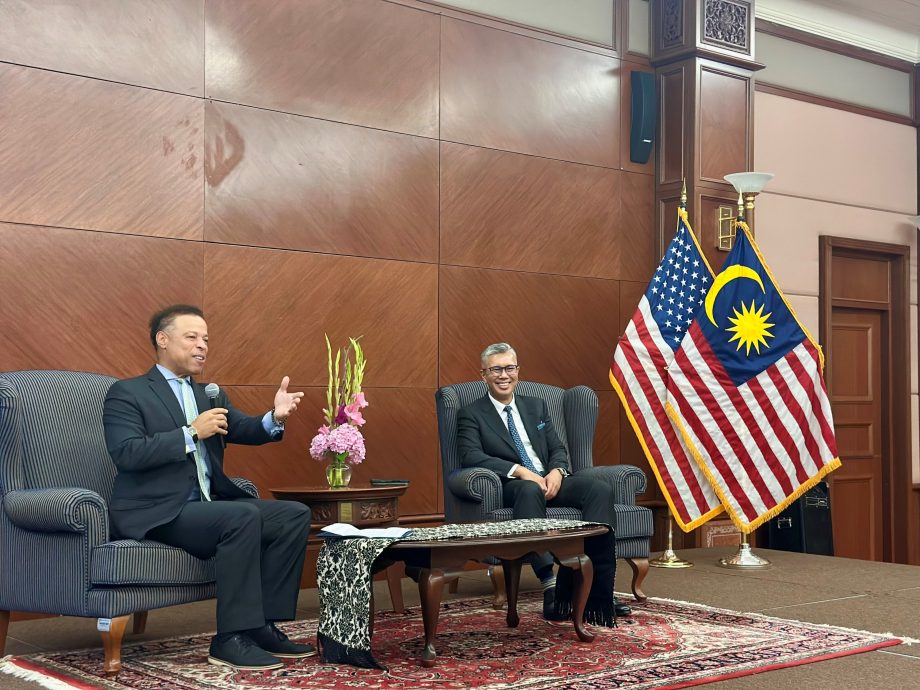 美国-东盟商业理事会与马来西亚投资、贸易与工业部长举行炉边谈话