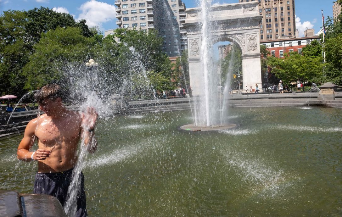 美极端高温纽约体感43.3度　民主党参院领袖舒默脱水送院