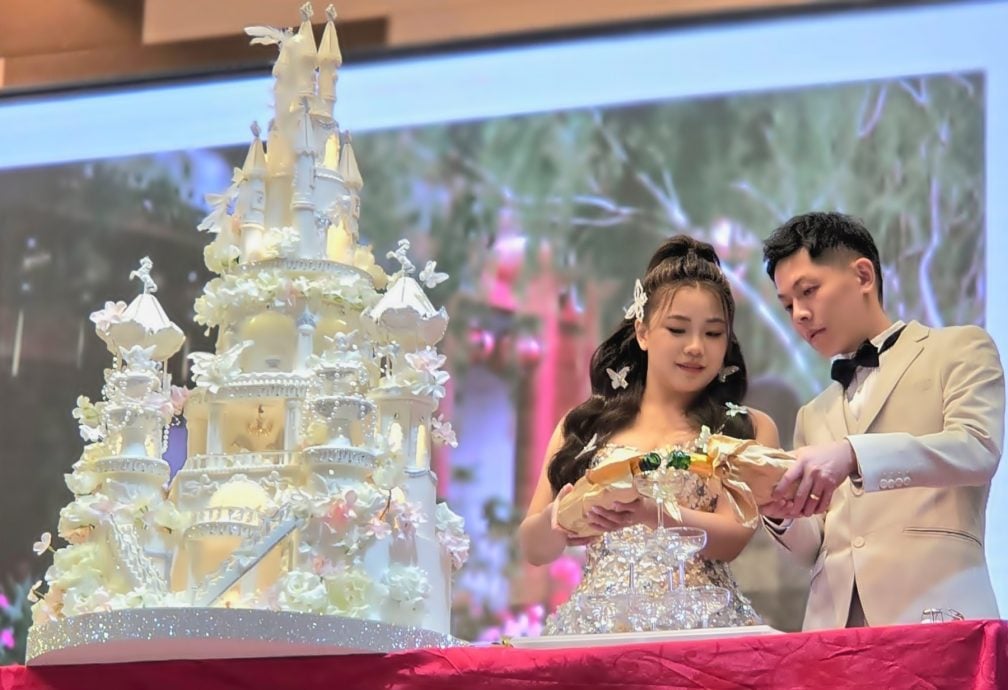 翻糖蛋糕师胞弟婚礼 童话城堡蛋糕惊艳全场