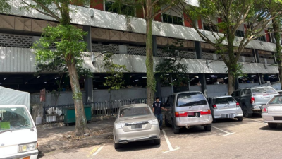 肮脏厕所清洗乾净了 小贩盼怡中央公市卫生改善