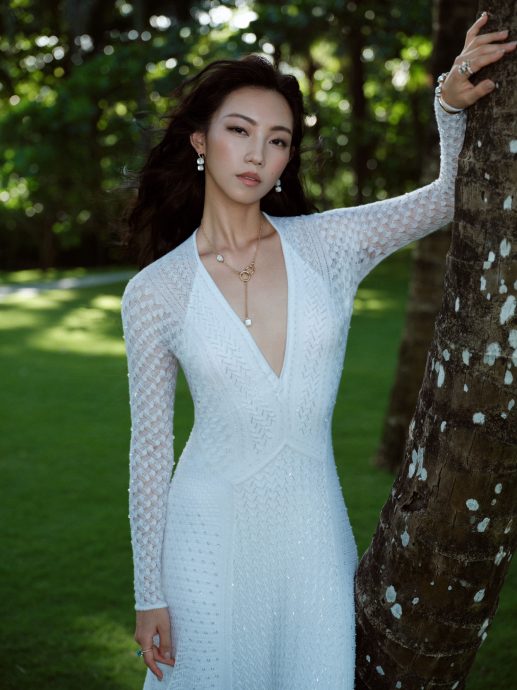 自曝委培违约陷高考争议 那尔那茜遭央视除名