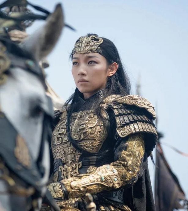 自曝委培违约陷高考争议 那尔那茜遭央视除名