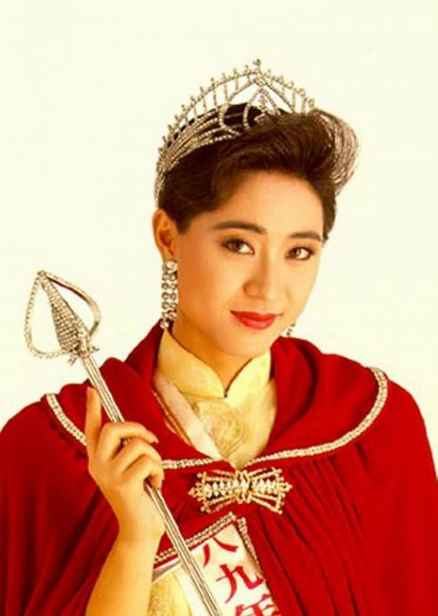 自爆曾讽蔡少芬“永远只是季军”　陈法蓉戴后冠上节目宣传	