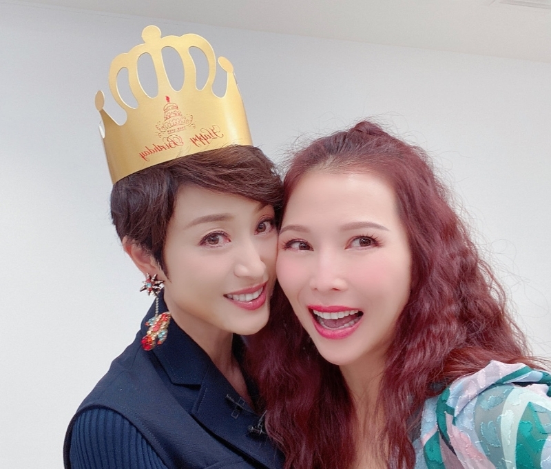 自爆曾讽蔡少芬“永远只是季军”　陈法蓉戴后冠上节目宣传	