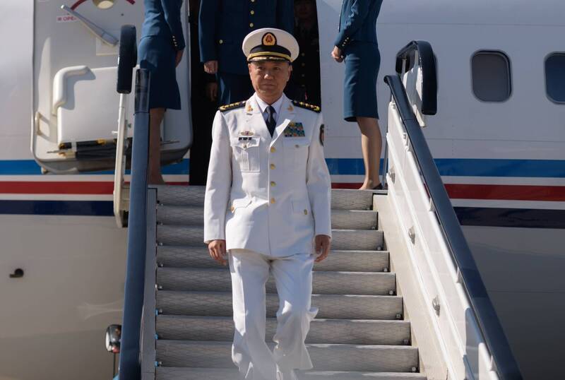 苗华被免去中央军委委员职务