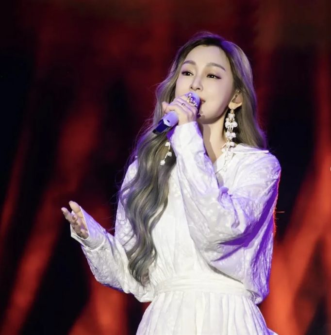 范玮琪《歌手》翻车被点评 加国声乐导师:令人同情