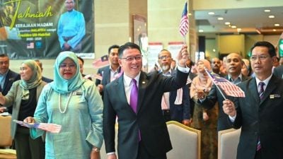 榮任聯合國人居署主席為國爭光 倪可敏房地部上班獲職員列隊熱烈歡迎