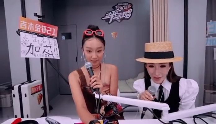 萧亚轩复出综艺节目终首播　宠粉与参赛者合唱