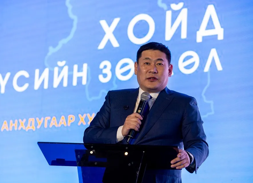 蒙古总理之儿生活豪奢搭直升机炫珠宝名牌包 民众愤怒要求下台