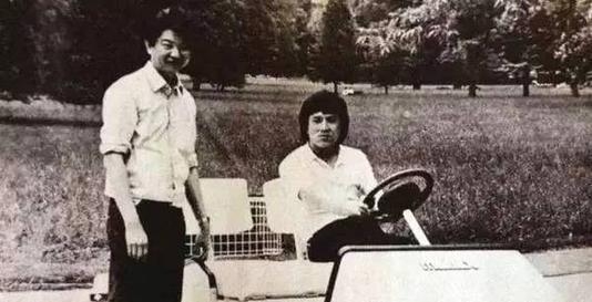 蔡澜逝世︱与黄霑开创三级清谈节目 大尺度《今夜不设防》惹轰动