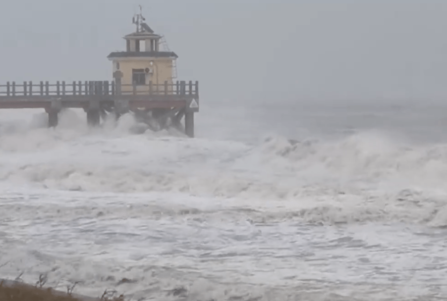 蝴蝶台风或在广东徐闻沿海登陆 三亚发暴雨红色预警