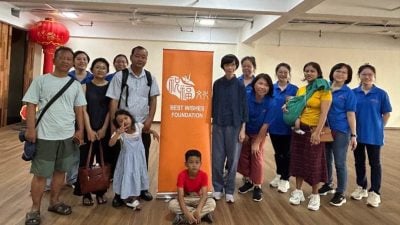 捐缅物资堆积如山感动牧师  “大马华人充满爱心”