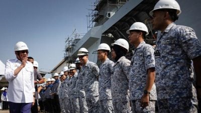 視察瀕海戰鬥艦工程進展 首相聽取詳細彙報