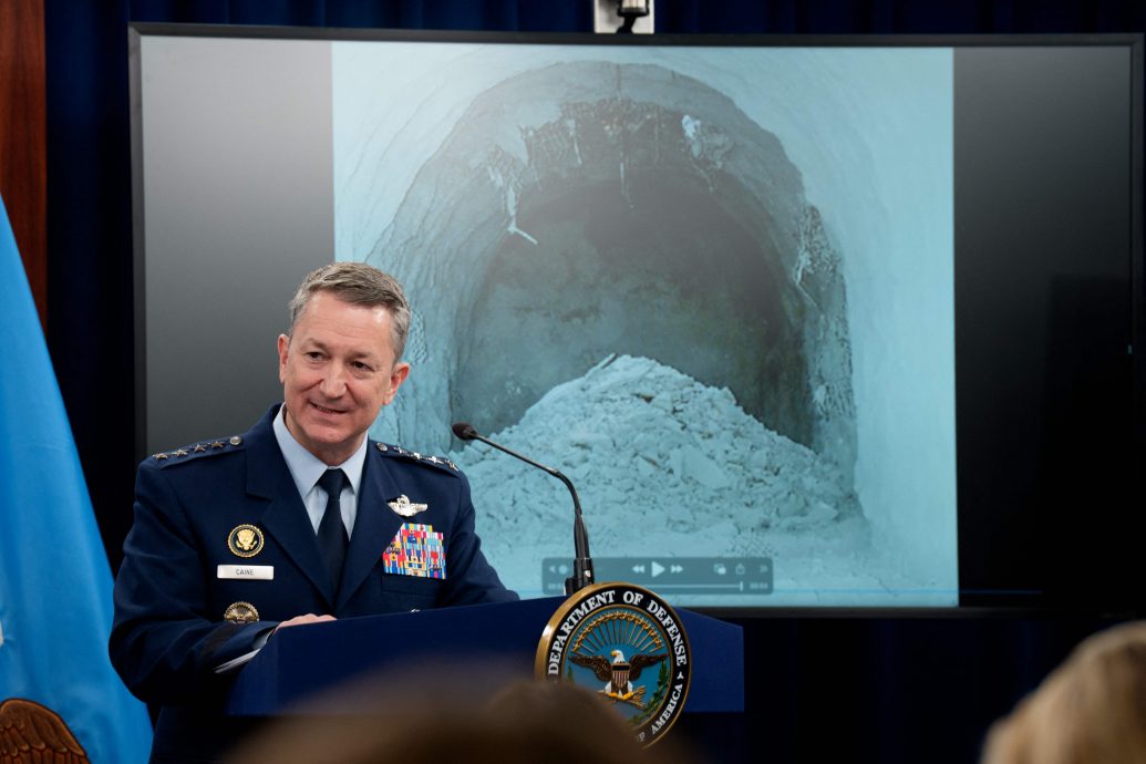 视频 | 碉堡克星“炸出眩目巨大火光”!猛钻地下引爆 美军影片曝光