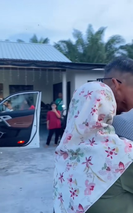 视频|11儿女回报亲恩 双亲结婚38周年合送X70