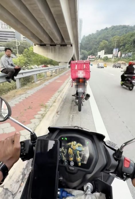 视频|“已经有人帮你付了” 摩托送餐员感动辛苦获关注