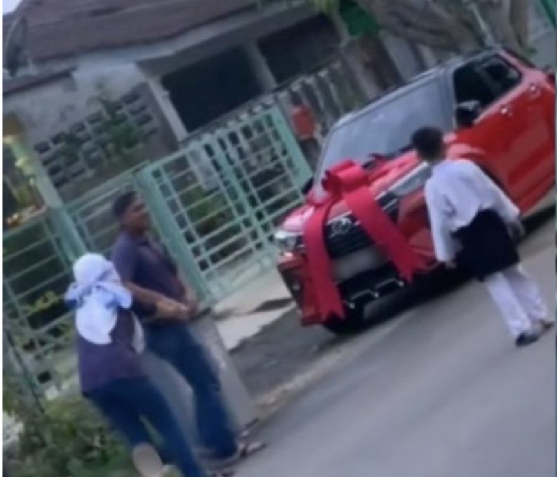 视频|“老婆你中招了！” 丈夫新车送礼 妻子下秒气炸 