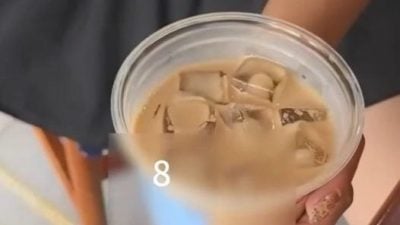 视频 | 1杯竟有27颗  女子质疑买咖啡还是冰块？